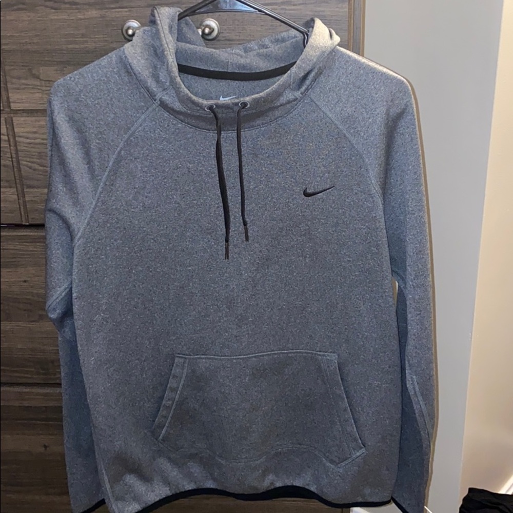 Woman’s small gray  Nike therma fit sweat shirt